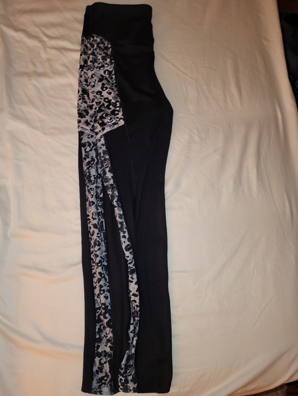 SO Black Active Leggings with Gray Snow Leopard Mesh Pattern and Pockets, Size M - Picture 6 of 8